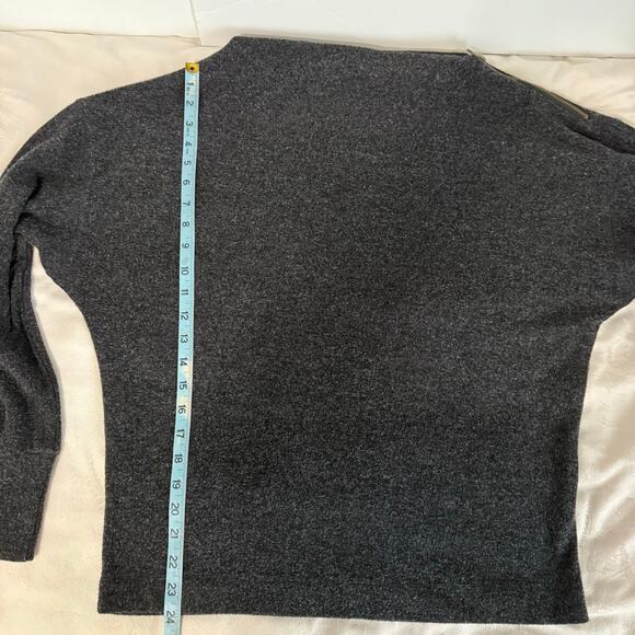 Hem and Thread Long Sleeve Gray Sweater Size Medium - Picture 7 of 10